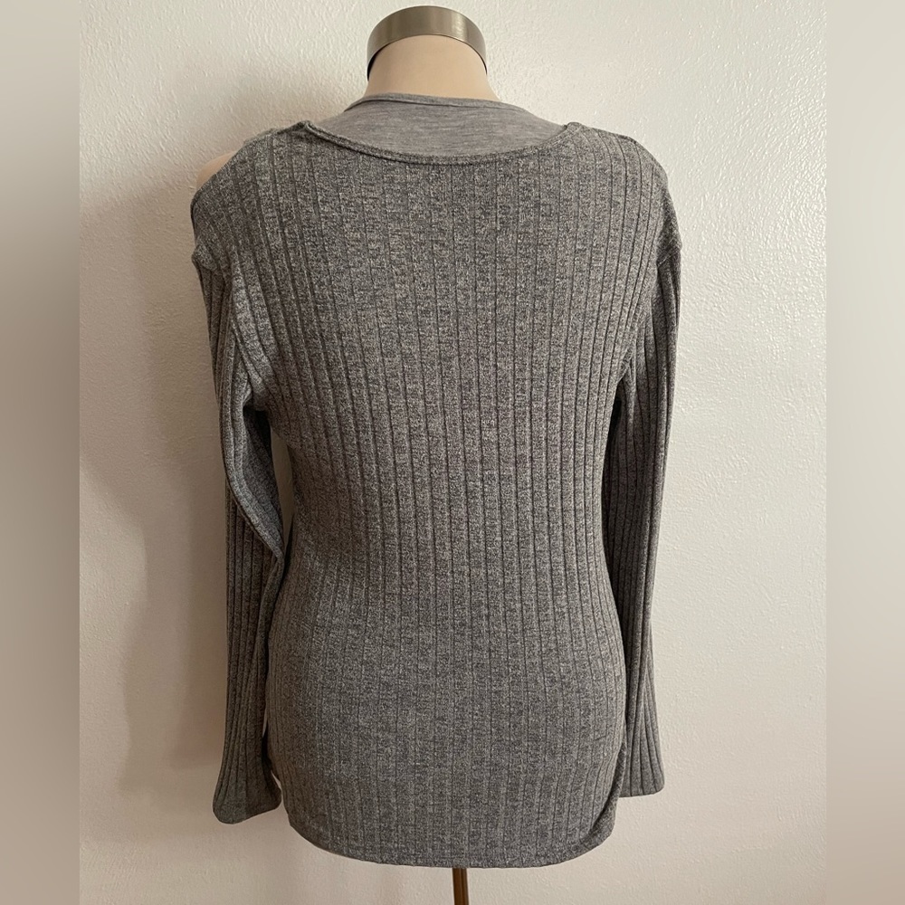 Gray Cold Shoulder Ribbed Sweater Size Small - Picture 5 of 6